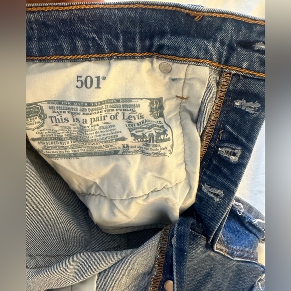 Levi’s hi waisted raw hem denim short shorts - Picture 7 of 7